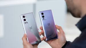 It has a bit bigger screen, same resolution, great amoled samsung panel, better cameras, way better build materials (aluminium frame + frozen glass), flat screen phone as well, probably better software support with oneplus recently really not being that quick. Hrciidoqvknzwm