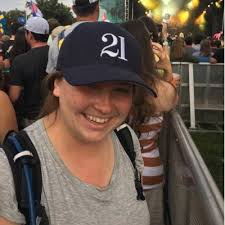 Lesa Lee Woody (@stuffleesiesays)