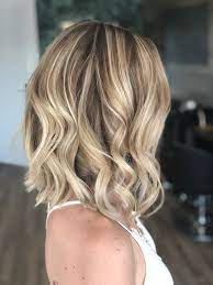 Carre Plongeant Mi Long Blond Polaire Wavy Instagram Celine Be Coupe Carre Plongeant Coupe Carre Plongeant Long Carre Plongeant Blond