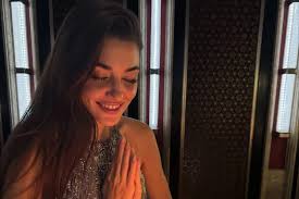 Hande Ercel ranks 3rd on Most Beautiful Women in the World 2024 list -  Türkiye Today