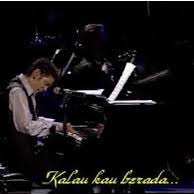 Ku berikan majlis bergembira ku tertawa, minum dan berdansa hingga diri yang sedang berduka tak percaya. Seniman Menangis Lyrics And Music By Jamal Abdillah Arranged By Kay Vqc