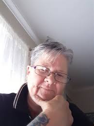 🙃 1 out of 4 women toooo...😂 According to a statistics 1 out of 4 men is  happy