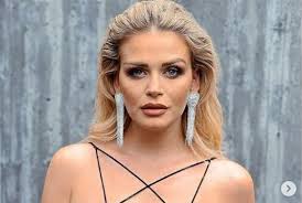 Mae'r Tywysogesau Beatrice ac Eugenie yn ffoi o Brydain ar ôl sgandal eu  tad! Indeksonline. Net