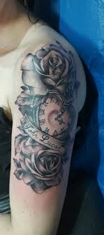 Tattoos für mann und frau. Tattoo Rosen Und Uhr Frauen Oberarm Rosen Tattoo Frau Tattoo Oberarm Frau Uhr Tattoo Arm Frau Uhr