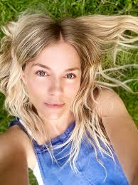 Born sienna rose diana miller on 28th december. Sienna Miller On Home Haircuts Good Skin And The Fascinating And Ultimately Terrifying World Of Fox News Vanity Fair