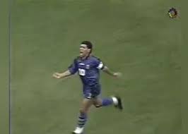 El mejor gol de la historia del fútbol, convertido por diego armando maradona a inglaterra en 1986, se conmemora por primera vez desde la muerte del astro. Za Opcecr4xcim
