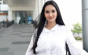 Meski baru di dunia entertainment, namun dirinya sudah memiliki banyak jam terbang akting yang bisa menjadi bekalnya di masa mendatang. Daftar Pemain Sinetron Dunia Terbalik Rcti Terlengkap Blog Unik