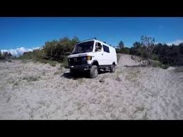 Off Road Mercedes 207 4x4 Youtube Offroad Mercedes Truck Mercedes Van
