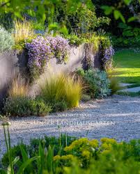 Krauter Und Anderes Essbares Im Modernen Corten Pflanztrog Landhausgarten Cottagegarten Cottage Garten Bepflanzung Pflegeleichter Garten