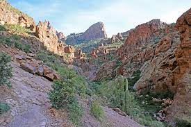 Flat Iron Siphon Draw Hike Trail Superstition Mountains Lost Dutchman State Park Phoenix Arizona Az Arizonahikingpics Arizona Hiking State Parks Arizona