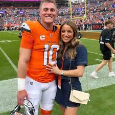 Bo Nix and his wife looking all smiles after Thursday Night Football 💙🏈