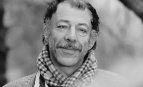 Bir çocuk yetiştirmek zor azizim. Ya onbinlercesini ! O daha da çok zor.  Sevdik azizim, sevdik. Bu genç öğretmen Ercan Özdemir; benim yetiştirdiğim  bir müzik öğretmenidir. Aynı sahnede, aynı ezgide birbirimize eşlik