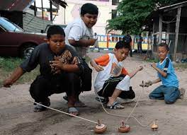 Tujuan mempopularkan permainan ini adalah untuk mengelakkan seni permainan ini pupus ditelan zaman. Traditional Games In Malaysia Locco