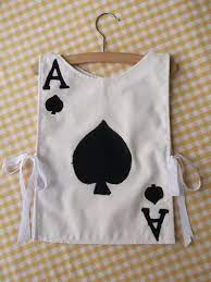 There is also a knight/guard costume. Petite Selection De Deguisement Enfant Selectionne Par Mercerie Carefil Http Www Merceriecarefi Alice In Wonderland Costume Wonderland Costumes Card Costume