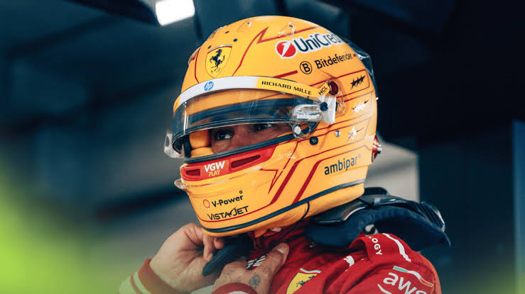 Lewis Hamilton 'elephant in the room' under heavy scrutiny by Mercedes insider
