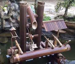 Kompilasi contoh miniatur air mancur, air terjun atau kincir air dari bambu yang unik dan cantik, sebagai inspirasi untuk anda yang ingin mempercantik dekorasi rumah. Kincir Air Mini