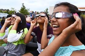 Images: Solar Eclipse in the Suburbs of Chicago and downstate