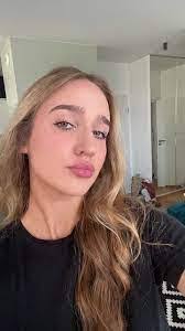 Amelia Lea's Instagram, Twitter & Facebook