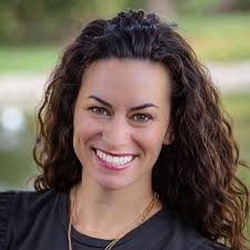 Melissa Holten's Instagram, Twitter & Facebook