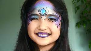 Un maquillage de sorcière terriblement facile à réaliser pour les petites filles mais qui peut également s'adapter aux garçons qui veulent jouer les sorciers maléfiques ! Maquillages Enfant Halloween L Express Styles