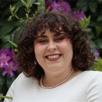 Julie Davi's Instagram, Twitter & Facebook