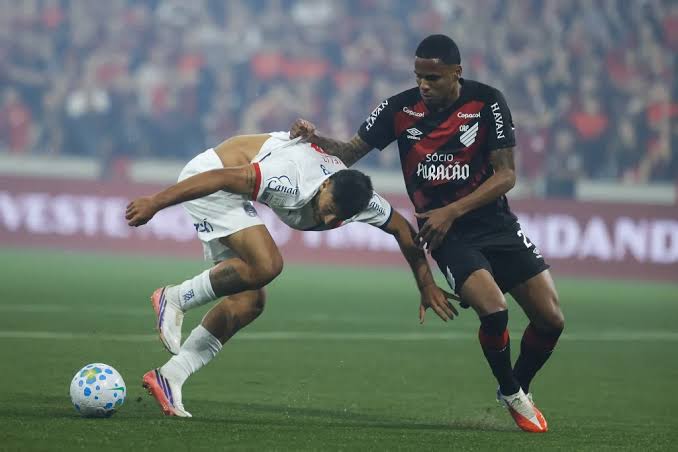 Bahia erra p&ecirc;nalti, Athletico-PR ganha e retoma terceiro lugar do Brasileiro - Gazeta Esportiva