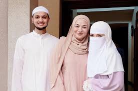 10 februari 1989 asal kelahiran : Neelofa And Pu Riz Reconcile Following Controversy Set To Announce Wedding Date Soon Entertainment Rojak Daily