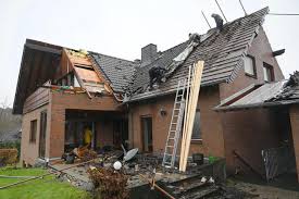 Ziemlich stürmisch ging es im borkener stadtteil weseke zu. Gewitter Bestatigt Tornado In Bocholt Schwere Schaden Munsterland Westfalische Nachrichten