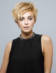 5 coiffures faciles a faire pour les pressees du matin. Coupe Tres Courte Meche Blonde Modele Tresse