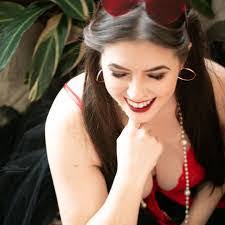 Janis Bouchard's Instagram, Twitter & Facebook