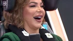 والدها هو نجم الدين الصالح، شاعر ومحامي وعضو في مجلس الشعب في مصر ومن ثم في سوريا، والدتها هي الشاعرة دولة العباس، محامية وعضوة في اتحاد الكتاب العرب. Ù†Ø§Ø³ ØªØ§ÙŠÙ…Ø² Ù‡ÙƒØ°Ø§ Ø±Ø¯Øª Ø§Ù„ÙÙ†Ø§Ù†Ø© Ø§Ù„Ø³ÙˆØ±ÙŠØ© Ø³ÙˆØ²Ø§Ù† Ù†Ø¬Ù… Ø§Ù„Ø¯ÙŠÙ† Ø¹Ù† Ø³Ø¤Ø§Ù„ Ø£Ø±ÙˆÙ‰ Ø¨Ø´Ø£Ù† Ø§Ù„Ø³Ø¨ÙƒÙŠ ÙÙŠØ¯ÙŠÙˆ