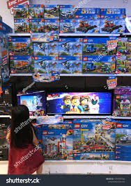 During its inception, chateraise has drawn a large crowd to its not well noticed outlet next to mark & spencer. Toys R Us Gurney Plaza Penang 27 January 2019 Little Girl Browsing A Wall Of Lego City Series Ad Sponsored Penang Januar Toys R Us Lego City Penang