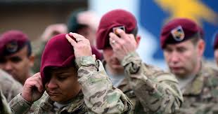 earning it a complete history of army berets and whos