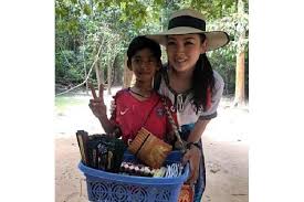 Sedangkan gagasan utama adalah pokok pemikiran utama dari suatu paragraf. Kisah Pedagang Asongan Di Kamboja Bisa 11 Bahasa Asing Dunia Tempo Co