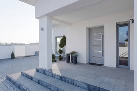 Quella stretta e utile negli ambienti più piccoli dove non è possibile utilizzare una. Porte In Alluminio Per Esterni Ed Interni Pro Contro E Prezzi Tirichiamo It