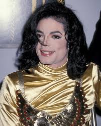 ✨ Há 33 anos, Michael Jackson lançava “Remember the Time” como single e  mostrava mais uma vez por que é o Rei do Pop! 👑 A faixa, presente no  icônico álbum Dangerous (