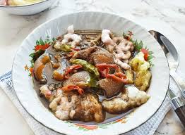 250 gr daging kerbau/sapi 250 gr otot/tunjang/kikil (rebus hingga setengah empuk). 5 Kuliner Pekalongan Yang Wajib Kamu Coba