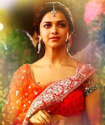 Bollywood Actresses Always Try To Use Different Kind Of Products For Their Skins But L Deepika Padukone Style Beautiful Bollywood Actress Bollywood Celebrities