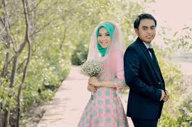 30 Foto Prewedding Islami Romantis Tapa Sentuhan