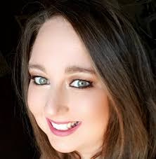 Do green card holders notify USCIS of dorm address?