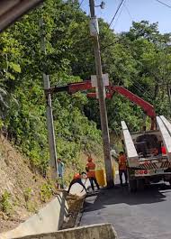 EDSON REINOSO NOTICIAS OFICIAL | TODO RESUELTO YA EN VILLA TRINA MOCA CON  EL POSTE DEL TENDIDO ELÉCTRICO. EL CUAL FUE COLOCADO HACE MAS DE 8 AÑOS  CASI EN MEDIO DE LA