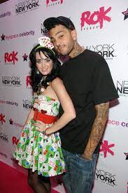 Katy perry was dating singer travie mccoy of gym class heroes when cupid's chokehold went to no. Heather Graham And Heath Ledger Celebrity Couples Katy Perry Travie Mccoy