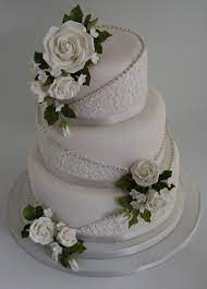 Found My Grandmas 60th Wedding Anniversary Cake But Will Have Red Roses Her Favor 60 Wedding Anniversary Cake Diamond Wedding Cakes Wedding Anniversary Cakes
