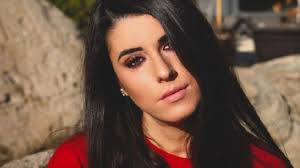 Da allora è una delle sportive italiane più famose e una star del web. Valentina Vignali Parla Nuovamente Del Suo Tumore Alla Tiroide E Rivela Sono Ancora Viva