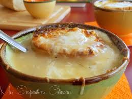 La Soupe A L Oignon Gratinee Qui Rechauffe Recette Recettes De Boissons Soupe A L Oignon Blog Cuisine