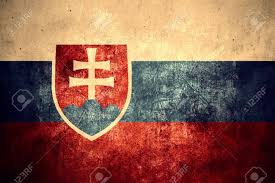 Eslovaquia era parte de checoslovaquia, por lo que la bandera del país independiente es muy reciente. Bandera De Eslovaquia O La Bandera Eslovaca En El Fondo De La Vendimia Patron De Textura Aspera Fotos Retratos Imagenes Y Fotografia De Archivo Libres De Derecho Image 54155338