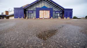 Enseigne de magasin de meuble. Coquelles L Enseigne De Mobilier Centrakor Interessee Par L Ancien Conforama