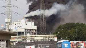According to witnesses, a large column of smoke has risen above the premises of the bayer chemical company. 8pwisdb3d4zaxm