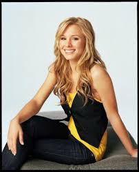 After peter (jason segel) gets out of the shower, he finds his tv star girlfriend sarah (kristen bell) waiting to break up with him. Kristen Bell Forgetting Sarah Marshall Photoshoot Famousfix Com Post