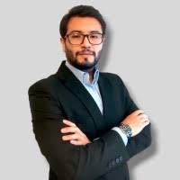 30+ perfiles de «Adrian Mayen»